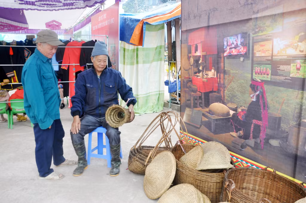 Bamboo tools are produced by local people.