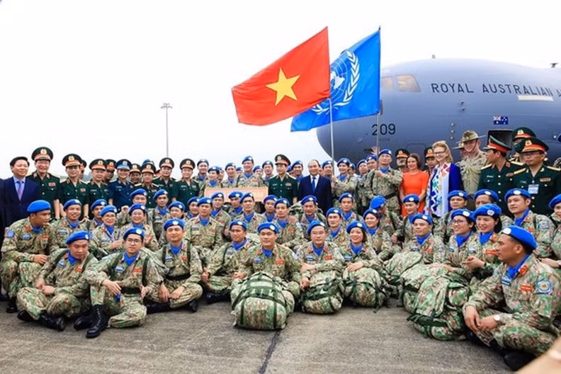 Vietnam's engineer unit and staff members of field hospital depart for UN peacekeeping missions. (Photo: VNA)