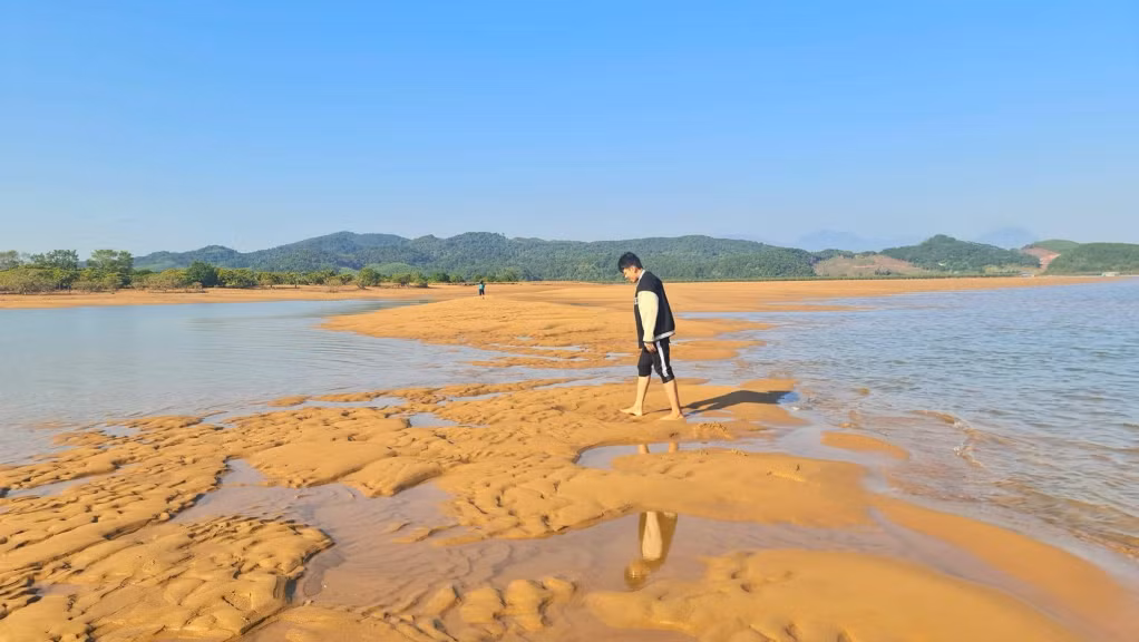 The sand looks clean and smooth here.