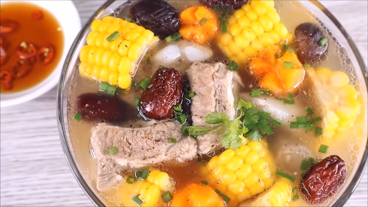 Canh suon non entices diners with both flavors and appearance. Photo by VnExpress