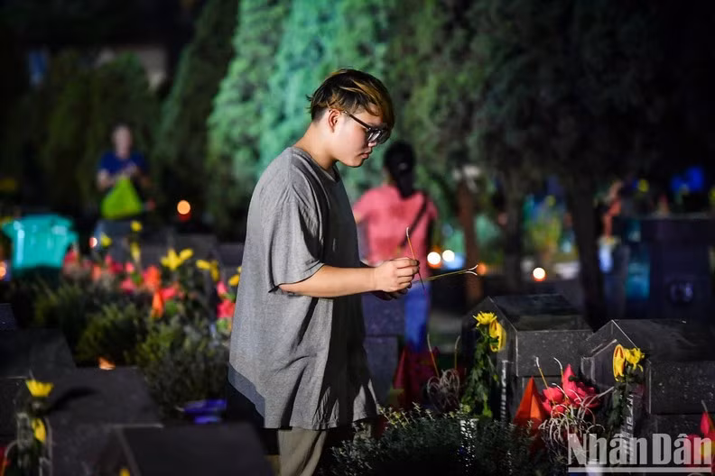 A young man pays tribute to fallen soldiers.