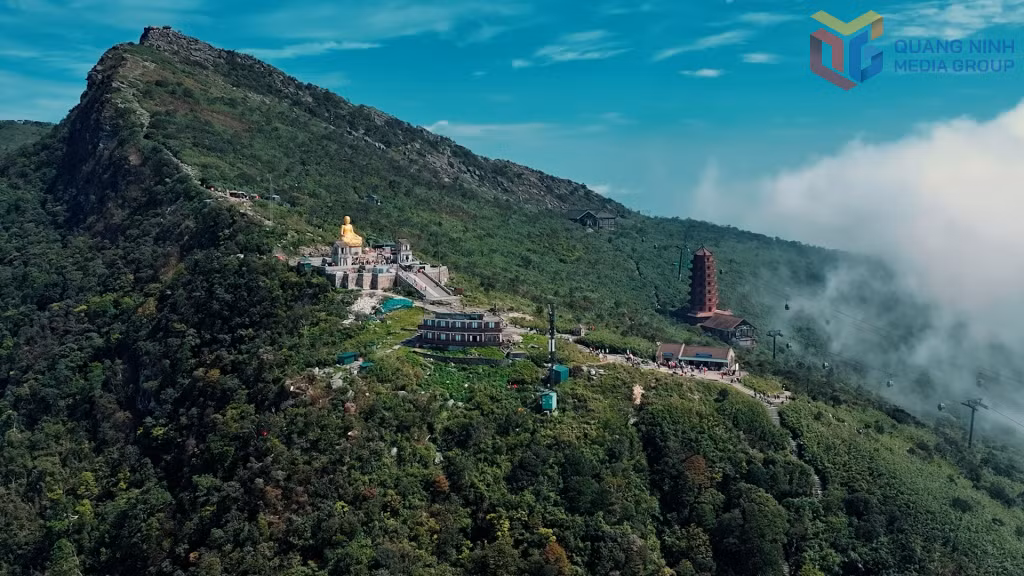 Yen Tu in autumn offers a serene beauty, ideal for tourism products centred on meditation and spiritual experiences.
