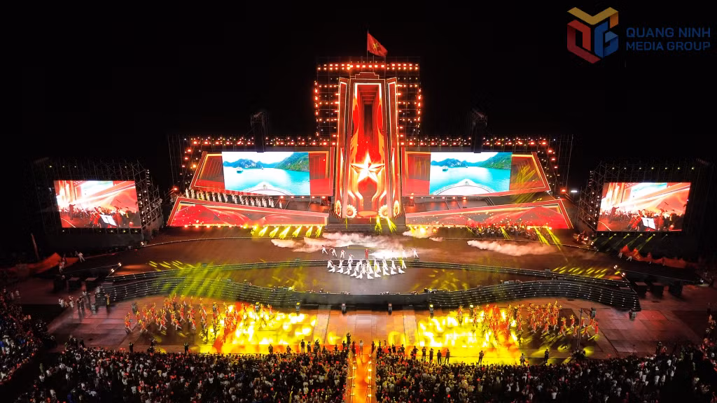 A spectacular stage recreates defining moments in history, moving audiences with its powerful storytelling.