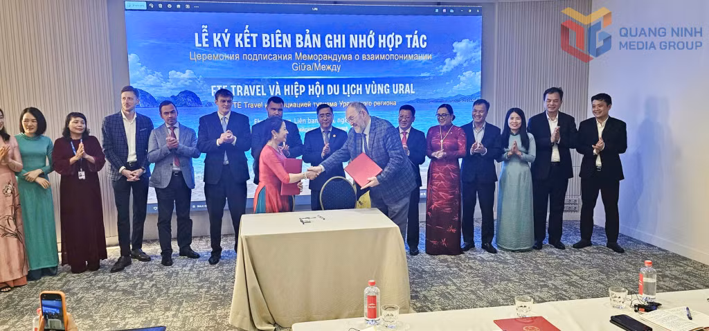 The signing ceremony of memoranda of cooperation between enterprises from Quang Ninh and Russia.