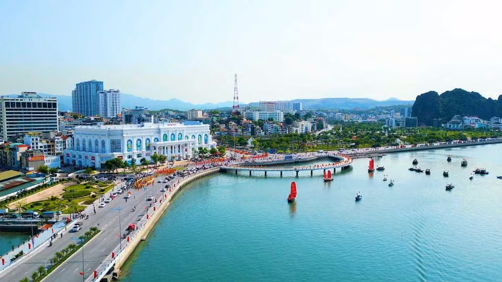 Hong Gai Ward is a bustling hub for tourism and services.