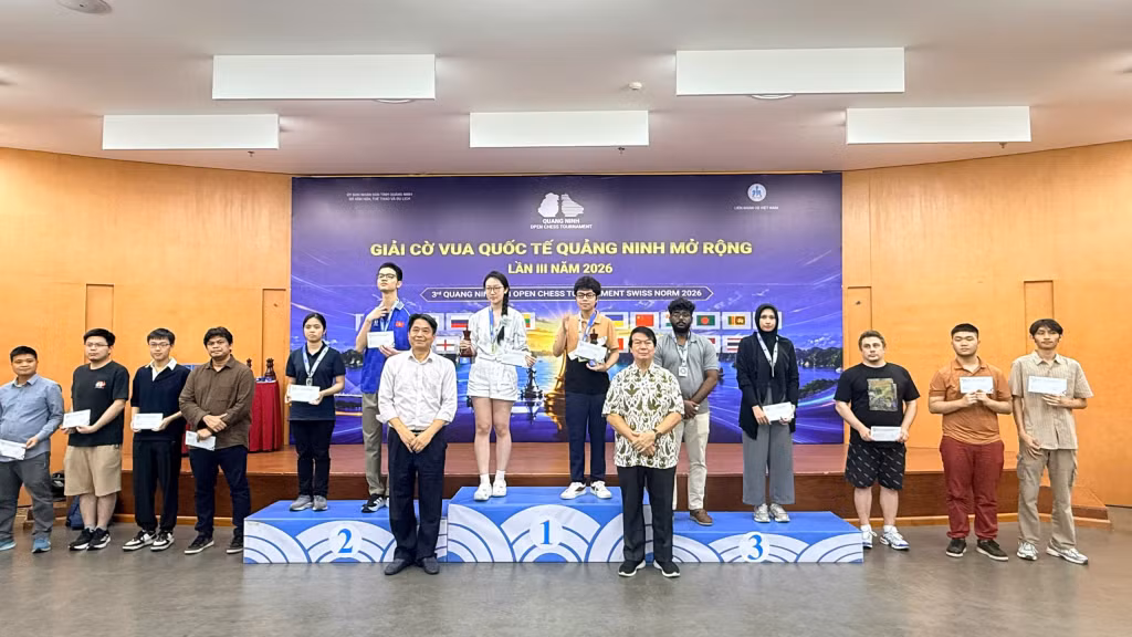 Vietnam's Dau Khuong Duy and China's Mu Wangxueyao win gold medals in the Master category.