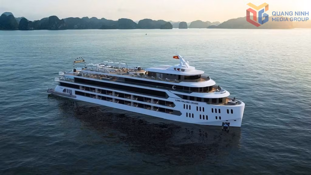 Luna Ha Long is built to five-star standards, featuring a modern, integrated design, equipment and technical systems.