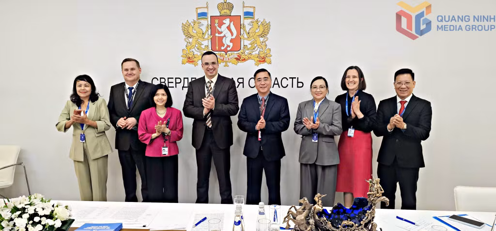 The Quang Ninh delegation meets and holds talks with the Deputy Governor of Sverdlovsk Oblast.