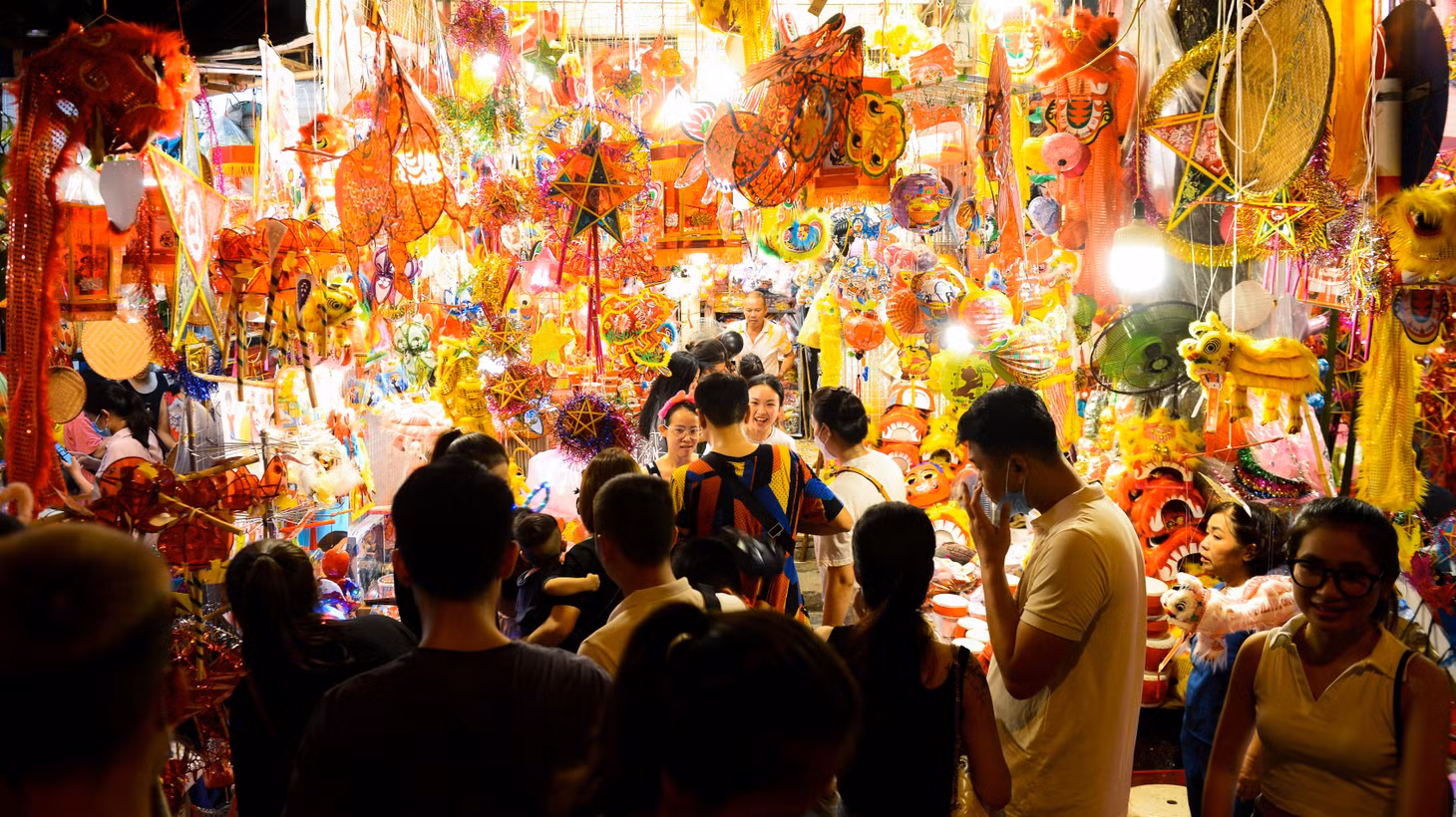 Hang Ma Street begins to bustle ahead of Mid-autumn Festival