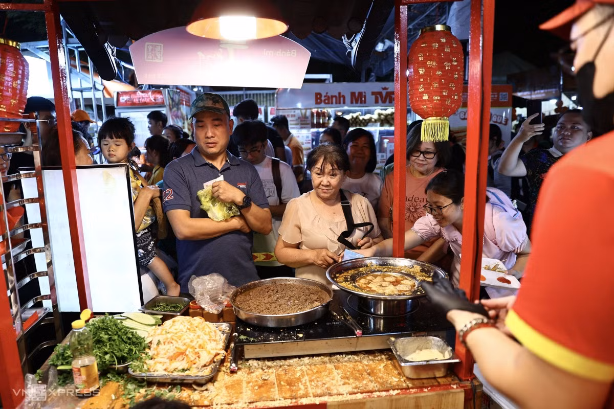 Thousands of visitors flock to HCMC banh mi festival ảnh 5 Thousands of visitors flock to HCMC banh mi festival