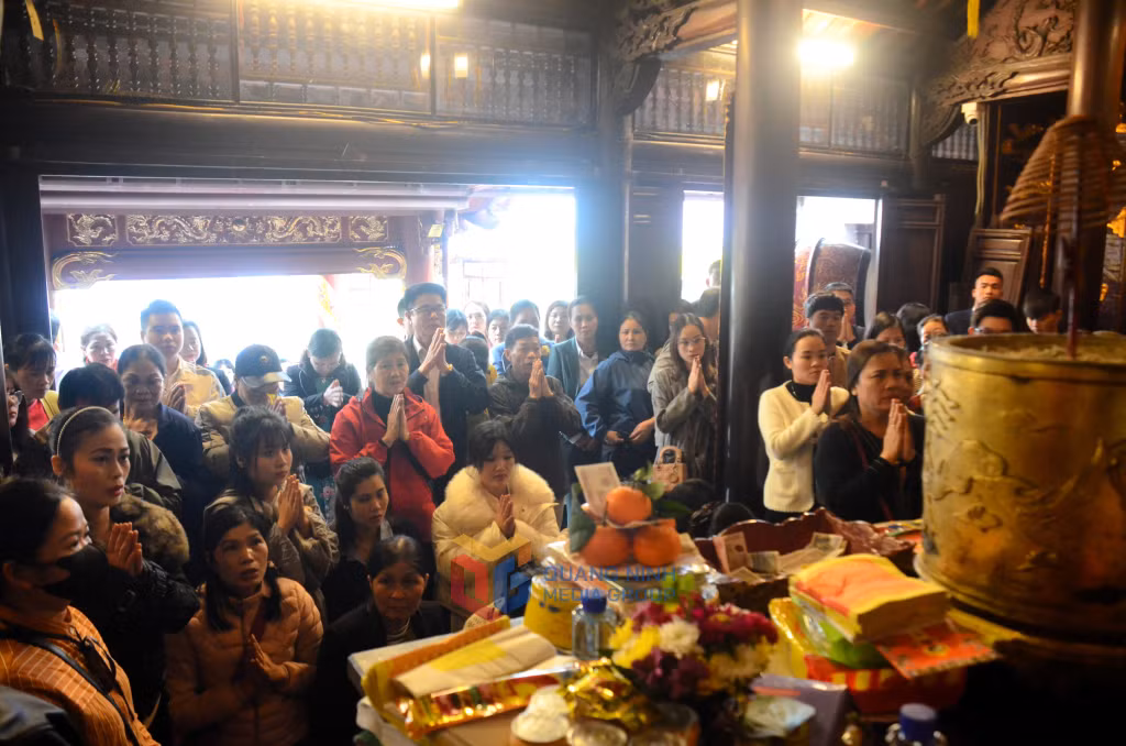A large number of locals and tourists visited the temple during the festival.