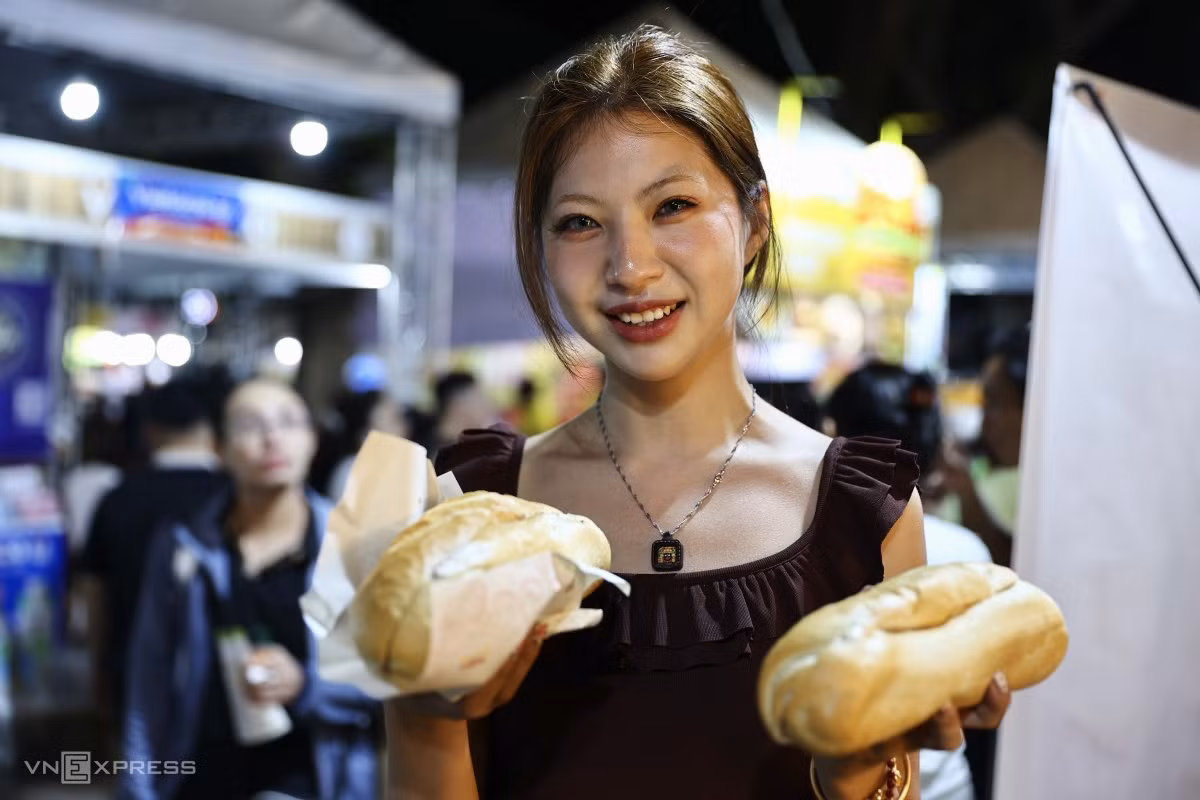 Thousands of visitors flock to HCMC banh mi festival ảnh 6 Thousands of visitors flock to HCMC banh mi festival