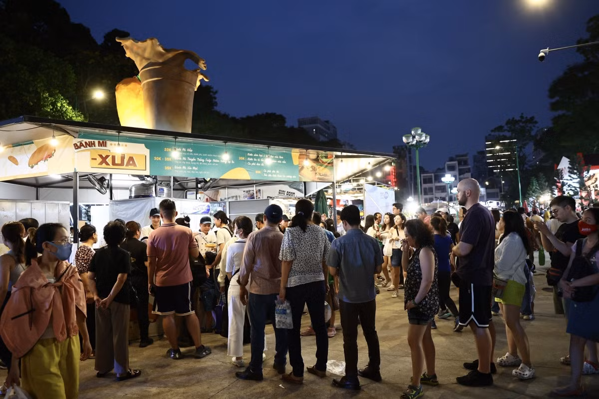 Thousands of visitors flock to HCMC banh mi festival