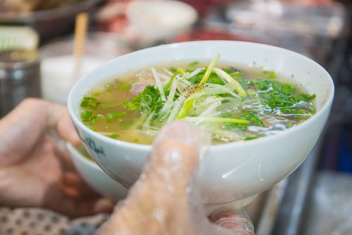 Hanoi pho shop offers phenomenal crunchy beef tendon