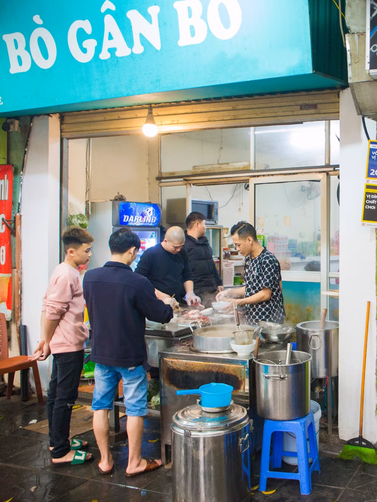 Hanoi pho shop offers phenomenal crunchy beef tendon
