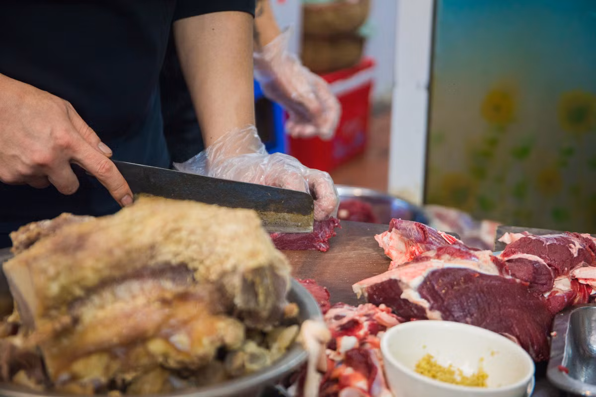 Hanoi pho shop offers phenomenal crunchy beef tendon