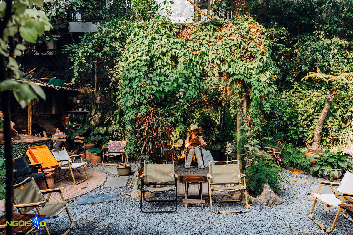 Escape to greenleaf retreat: A tranquil coffee spot in Hanoi