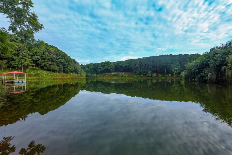 A panoramic view of Dak Le Lake in Mang Den Town (Photo: Tuoi Tre)