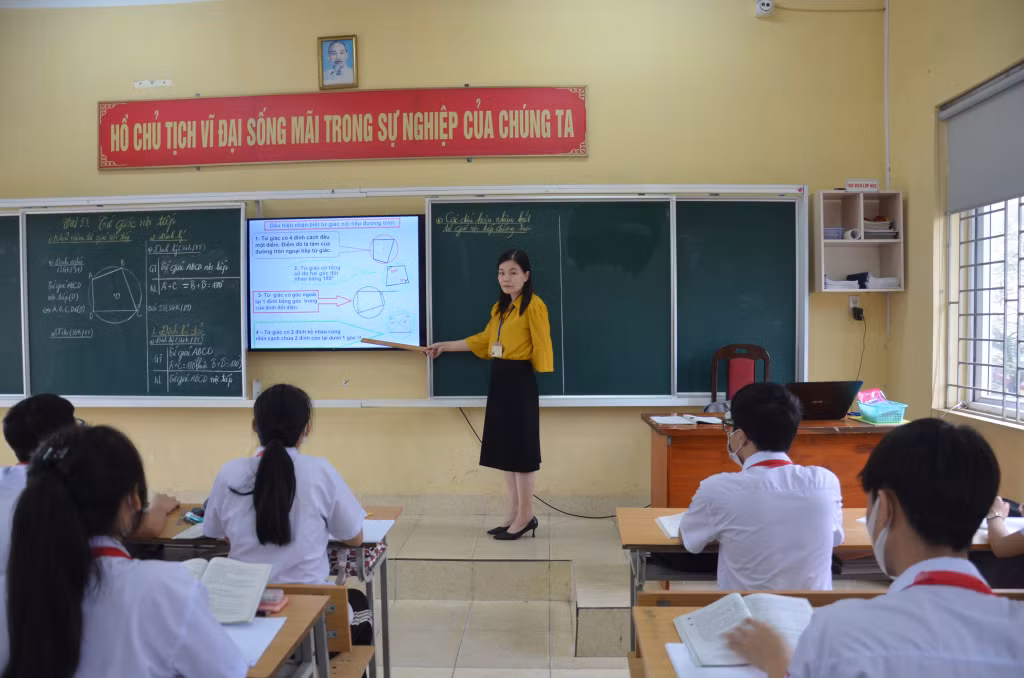 Học sinh khối 9 Trường THCS Bái Tử Long (TP Cẩm Phả) tích cực ôn luyện môn Toán, chuẩn bị cho kỳ thi tuyển sinh vào lớp 10.