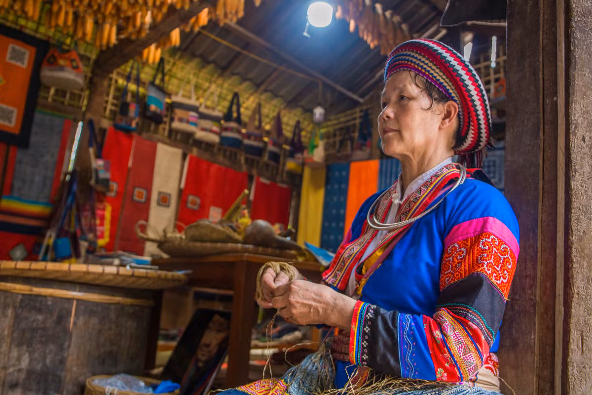 Traditional Hmong weaving turns flax into fabric