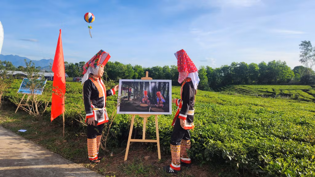 A photo exhibition on the beauty of the land, nature, culture and people of Hai Ha district.