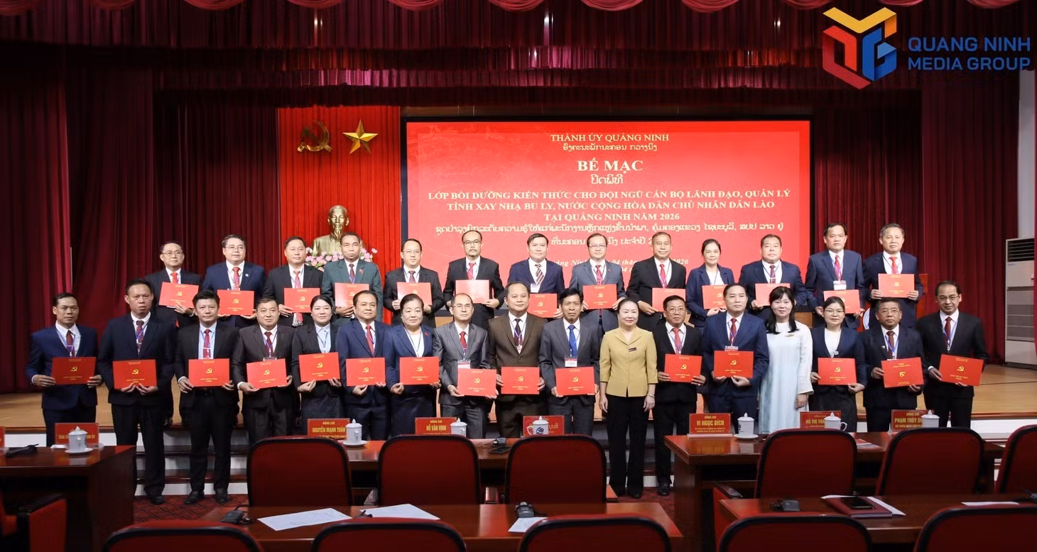 041026lao1.jpg