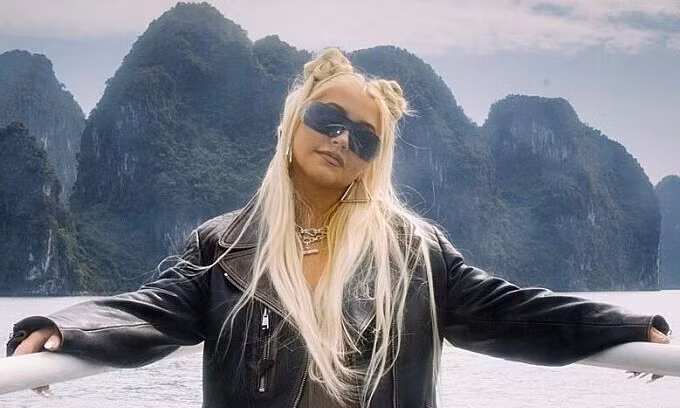 Christina Aguilera celebrates birthday on Ha Long cruise ship