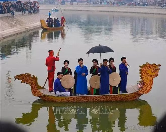 Quan ho (love duet) singing was recognised by UNESCO as an intangible cultural heritage element of humanity in 2009. (Photo: VNA)