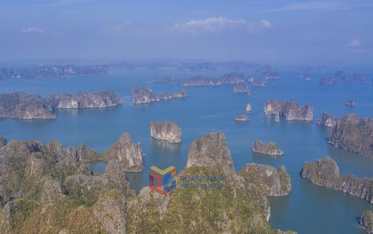 Nhiều núi đá cô đơn huyền ảo làm du khách mê mẩn