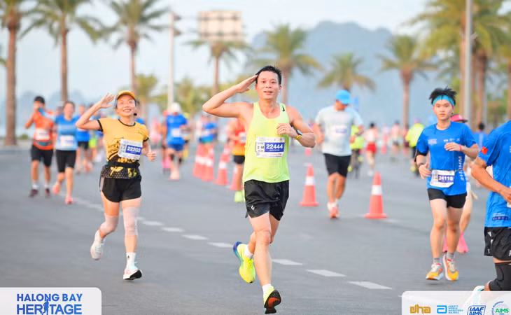 Over 13,500 athletes compete in Halong Bay Heritage Marathon 2024 ảnh 6 fa