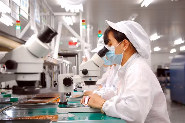 Electronic components production line at the South Korean-invested Synopex Vietnam Co., Ltd. in Quang Minh Industrial Park in Hà Nội. — VNA/VNS Photo Danh Lam