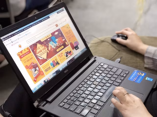 A Vietnamese trading site. Local businesses face many challenges from China e-commerce platforms selling cheap goods to Vietnamese customers. — VNA/VNS Photo