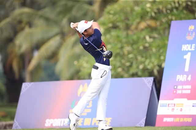 Vietnamese golfer Lê Khánh Hưng won gold medal at the SEA Games 32 after nearly two decades of waiting. — Photo hanoimoi.vn