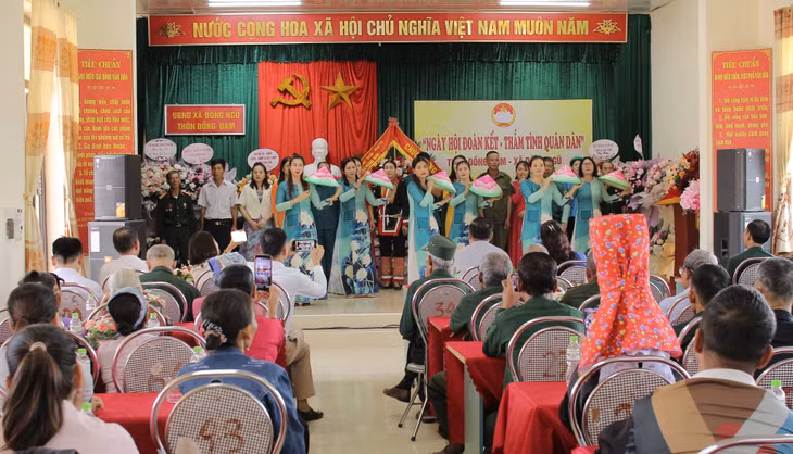 An art show was performed by local people in Dong Dam commune, Tien Yen district.