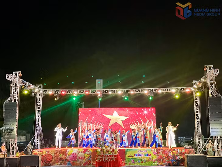 Children performed a variety of vibrant art and music pieces themed around the Mid-autumn festival during the celebration.