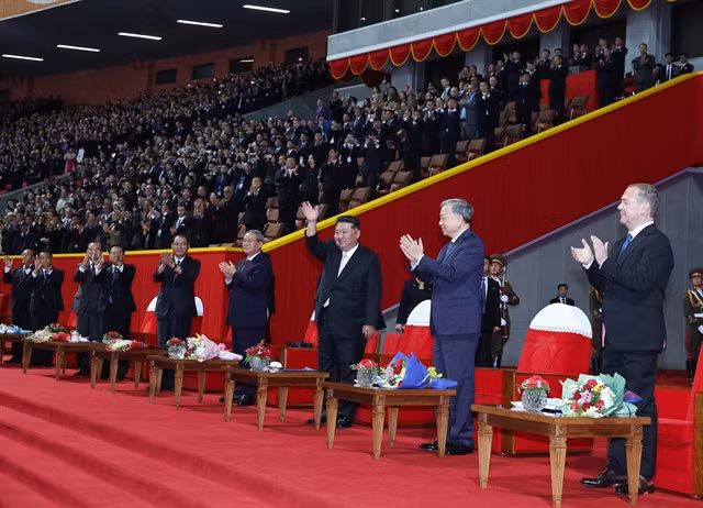 Kim Jong Un, General Secretary of the Workers’ Party of Korea (WPK) and President of State Affairs, General Secretary Tô Lâm, and other world leaders at the music show celebrating the WPK’s 80th founding anniversary on October 9 in Pyongyang. - VNA/VNS Photo