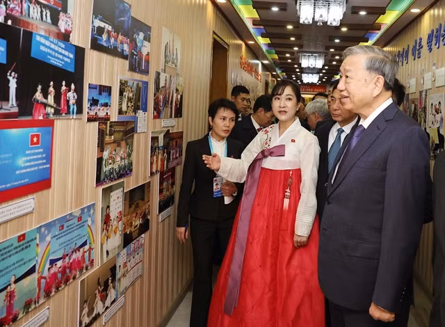 Party General Secretary Tô Lâm visited Kyongsang kindergarten on October 9. - VNA/VNS Photo