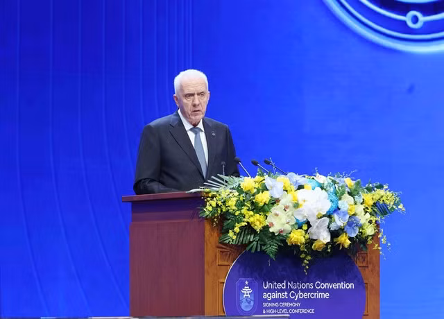 The representative of the Russian Federation delivers remarks at the first high-level plenary session.