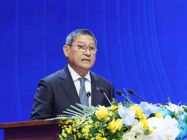 The representative of the Kingdom of Cambodia delivers remarks at the first high-level plenary session.