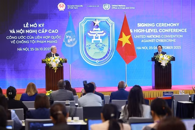 UN Secretary-General António Guterres and Prime Minister Phạm Minh Chính co-chaired a press conference at the Signing Ceremony and High-Level Conference of the Hanoi Convention on Saturday. VNA/VNS Photo