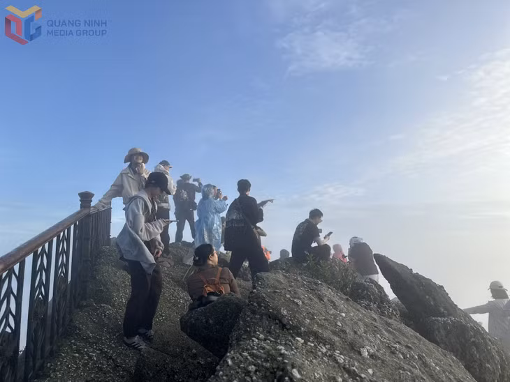 Chùa Đồng là điểm điểm lý tưởng thu hút các bạn trẻ khám phá.