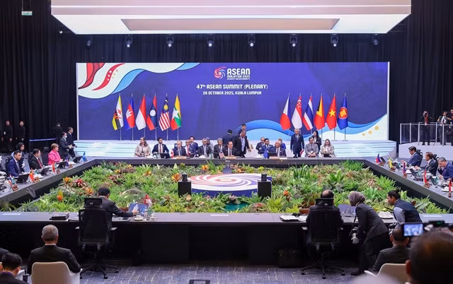 Vietnamese Prime Minister Phạm Minh Chính attends the Plenary Session of the 47th ASEAN Summit and the Handover Ceremony of the Second Protocol to Amend the ASEAN Trade in Goods Agreement (ATIGA).