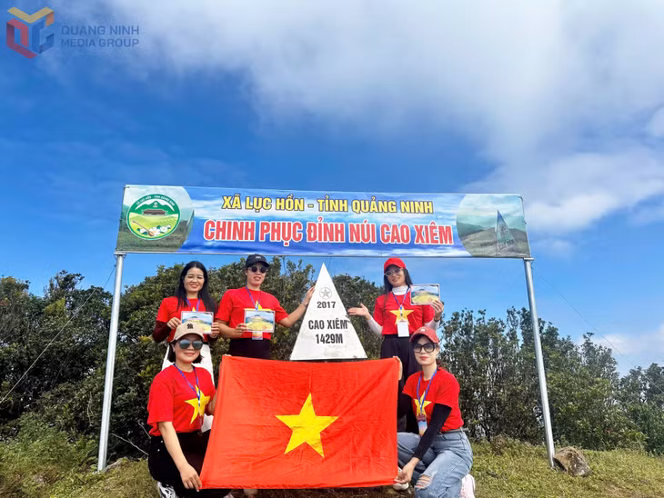 Running through the end of November 2025, the Yellow Harvest Festival in Luc Hon Commune promises visitors unforgettable experiences filled with the rich cultural charm of the highlands and the radiant beauty of the harvest season.