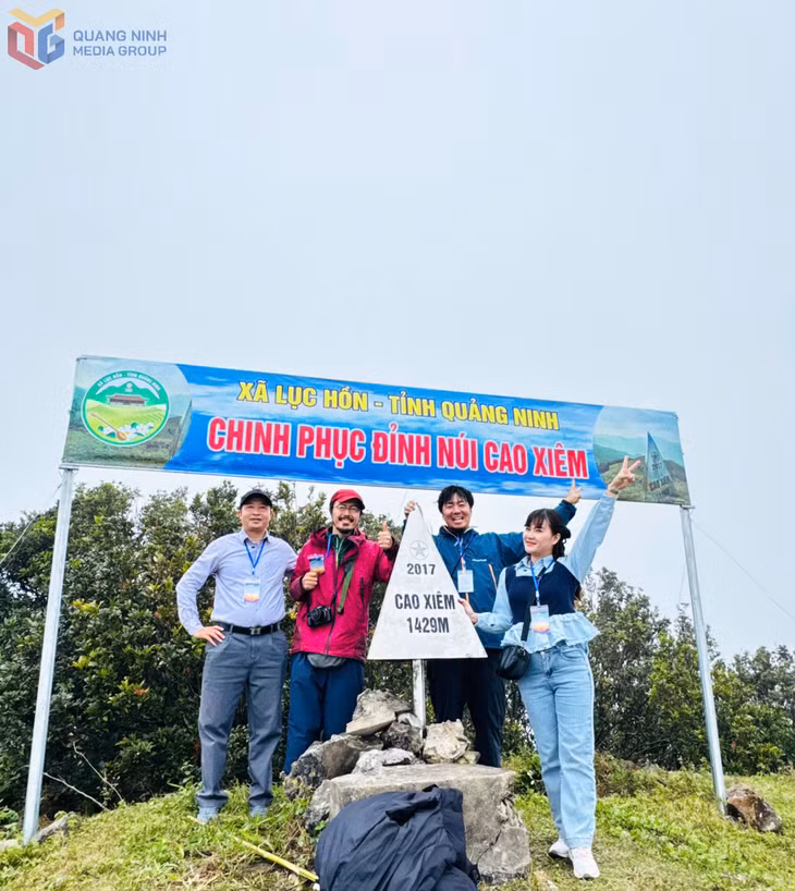Korean tourists look delighted by the challenge and beauty of conquering Cao Xiem Peak.