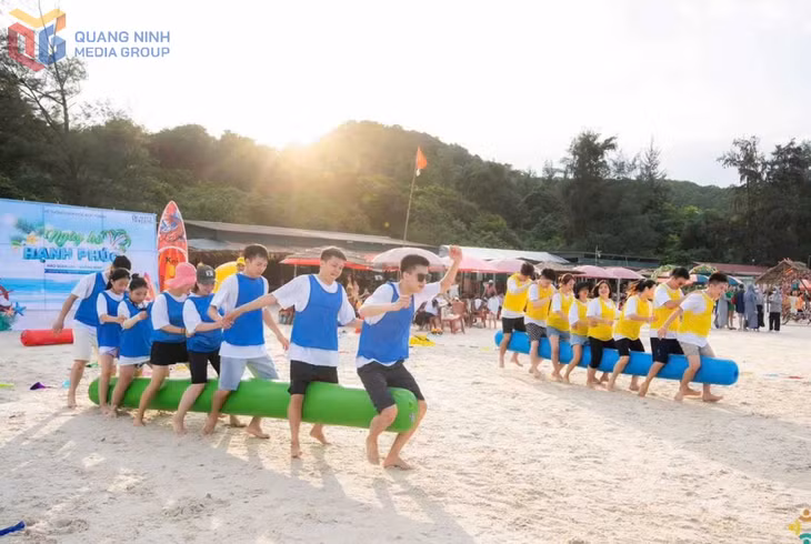 Visitors take part in a team-building activity on Minh Chau Beach.