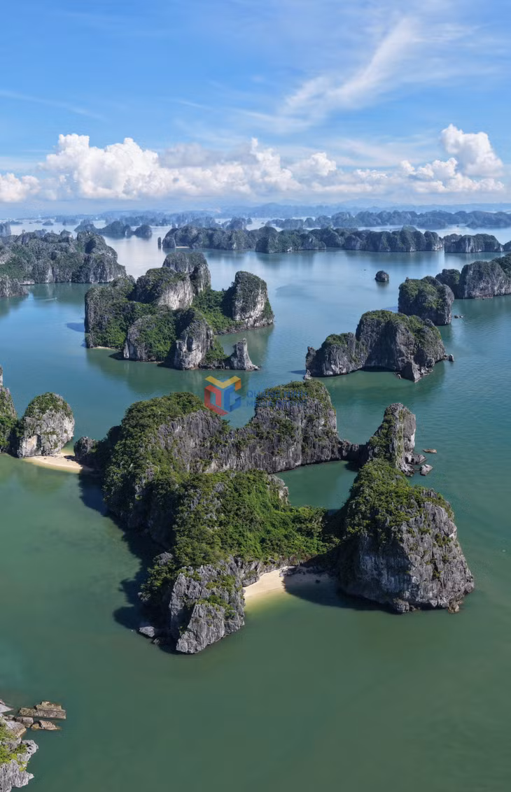 Small sandy beaches tucked beneath limestone cliffs contribute to the bay’s serene and captivating scenery.