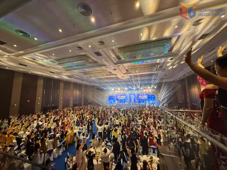 A MICE delegation hosts an event at FLC Ha Long Hotel.