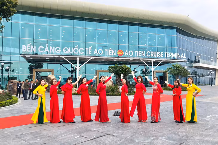 Investment projects in Ao Tien area will help contribute to a complete and synchronous service and tourism infrastructure system, meeting the requirements of construction and development of Van Don economic zone into a multi-sector marine economic zone.