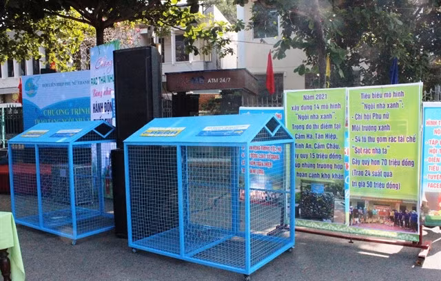 RECYCLED: Plastic dustbins and classified garbage boxes are donated to Hội An City’s women’s union, promoting plastic waste reduction among the local community and tourists. VNA/VNS Photo
