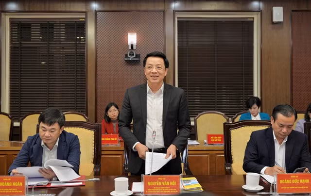 Nguyễn Văn Hồi, Head of the Quảng Ninh Provincial Party Committee's Mass Mobilisation Sub-commission and also Chairman of the province’s Fatherland Front committee, reports on outstanding results in 2022. Photo daidoanket.vn